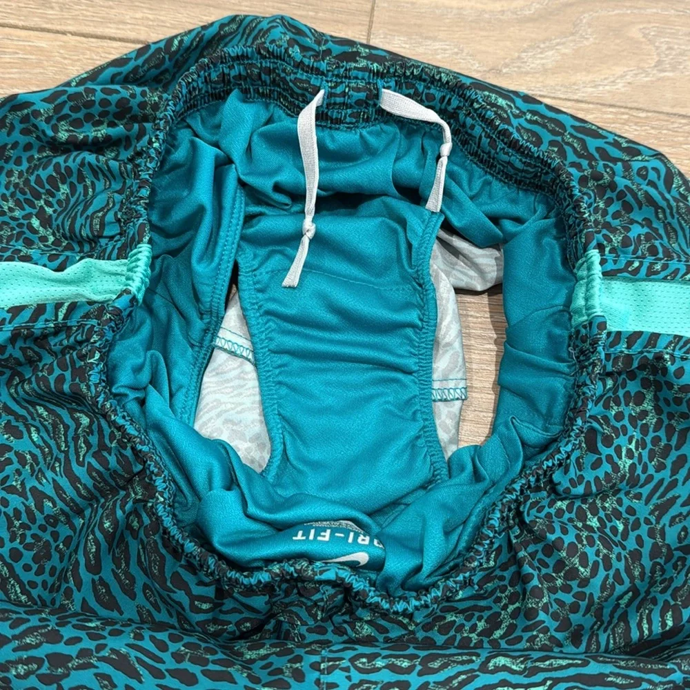 NIKE Green Teal Cheetah Print Tempo Dri-Fit Active Workout Running Gym Shorts S - Picture 9 of 10